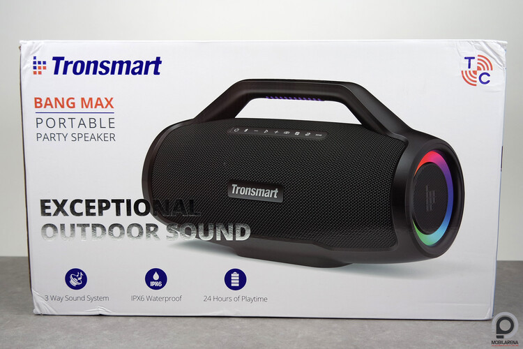 A közel 7 kilós csomagolás