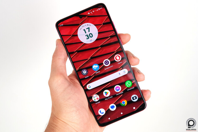 Motorola Moto G84 5G a kezemben