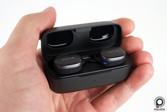 Az apró töltőtok a kezemben