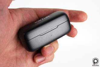 Az apró töltőtok a kezemben