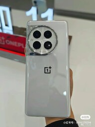 Egy OnePlus 12-es demókészülék