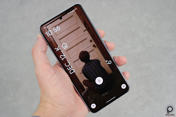 Google Pixel 8 Pro a kezemben