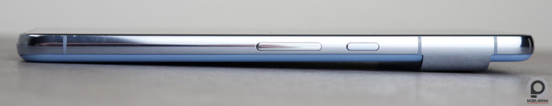 A keret eléggé sérülékeny, hozzánk már egy leejtés utáni kopásokkal érkezett