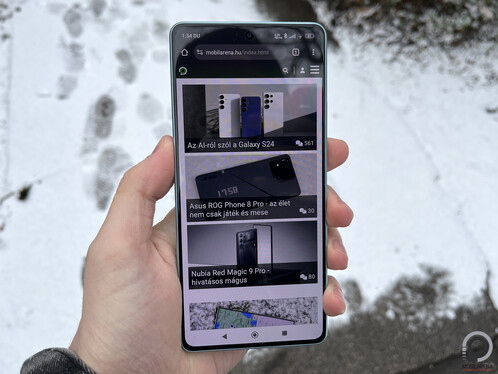 A csúcsmodellek kijelzőinek fényességéhez nem ér fel a Redmi Note 13 5G, de egész olvasható marad közvetlen napfényben is