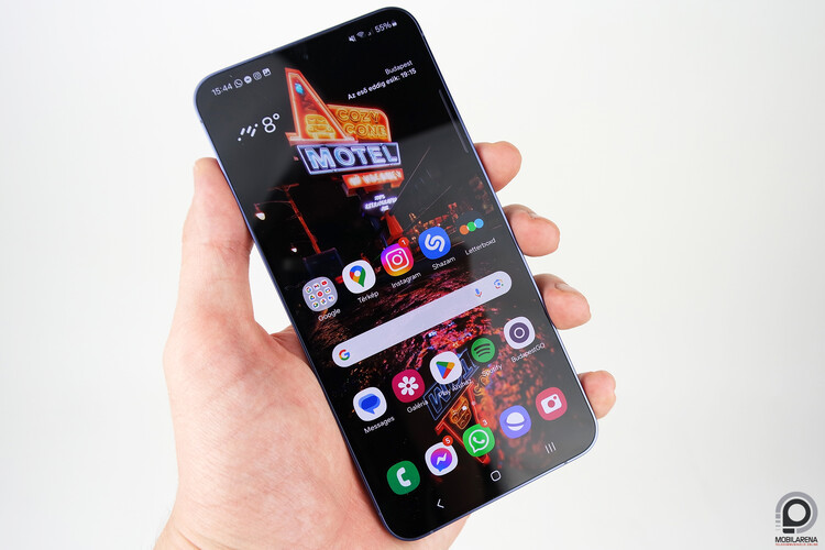 Galaxy S24+ a kezemben