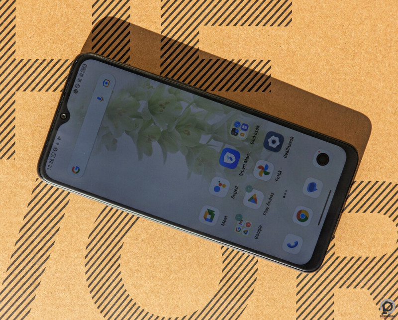 A fényerő maximuma napfény alatt