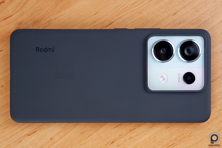 Redmi Note 13 Pro 5G a gyári tokban