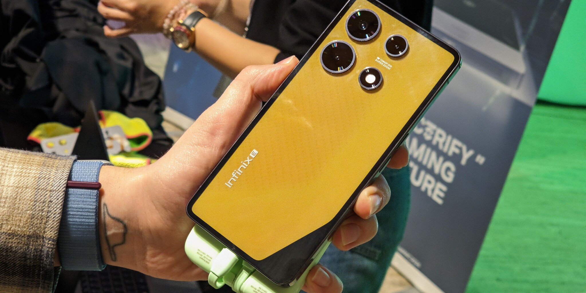 MWC 2024: Peltier-elem a házban, e-ink a hátlapon
