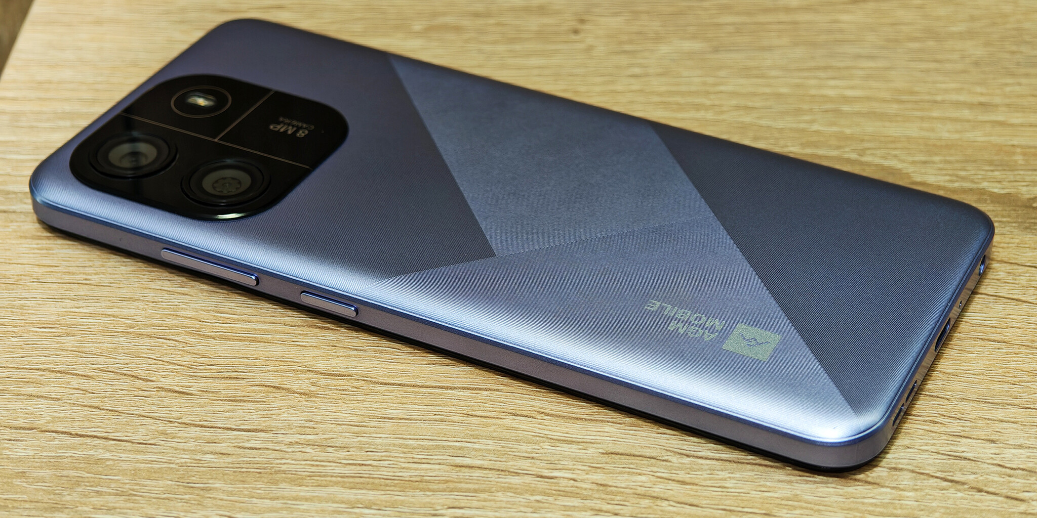 MWC 2024: Merész vagy őrült húzás 2 GB memóriával új telefont kiadni?
