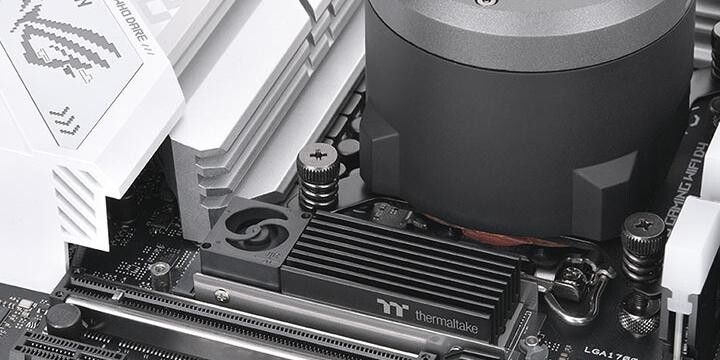 Aktív SSD-hűtés a Thermaltake-től
