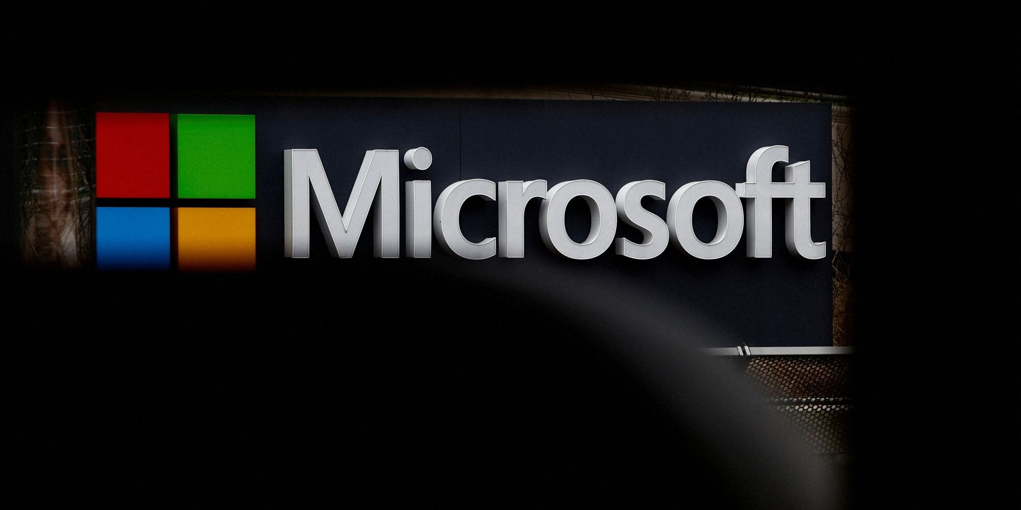 Elcsábította a dolgozókat a Microsoft, de lecsaphat az EU