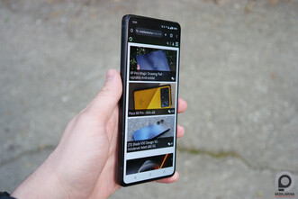 Remek a kijelző kültéri olvashatósága is