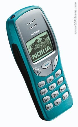 Balra az 1999-es Nokia 3210 kékben, jobbra a várható újraélesztett modell