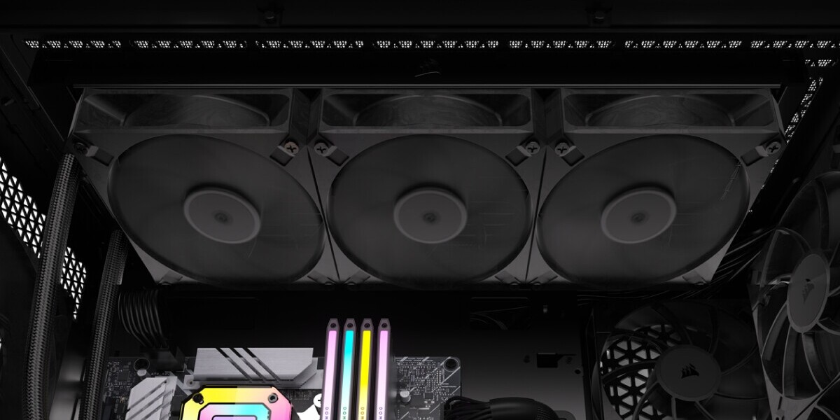 Az átlagnál vaskosabb ventilátorok kandikáltak ki a Corsair vitorlája mögül