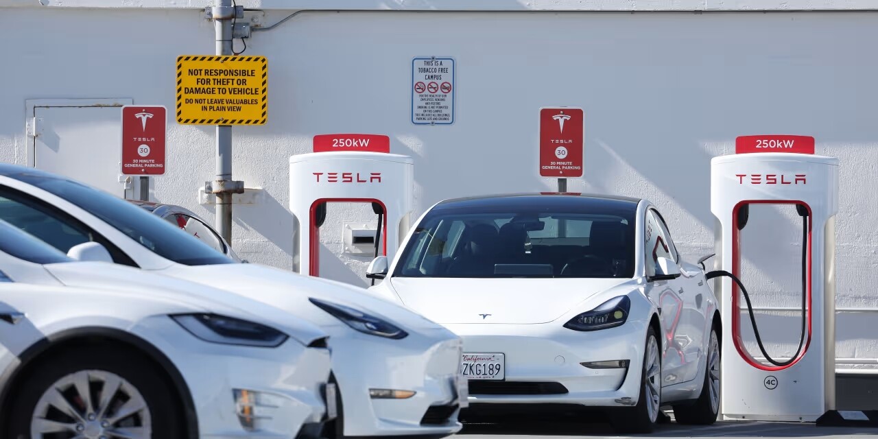 A leépítések után egy vagyont költ a töltőhálózatára a Tesla