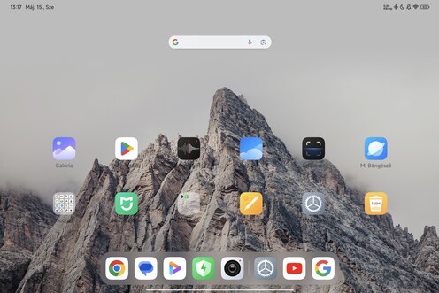 Főképernyő és lebegő ablakban megnyitott alkalmazás normál módban