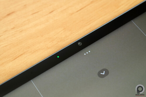 A tollról szóló értesítés és a kamera használatát jelző LED a keretben