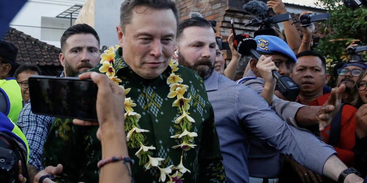 Újabb országba vihet akkumulátorgyárat Elon Musk