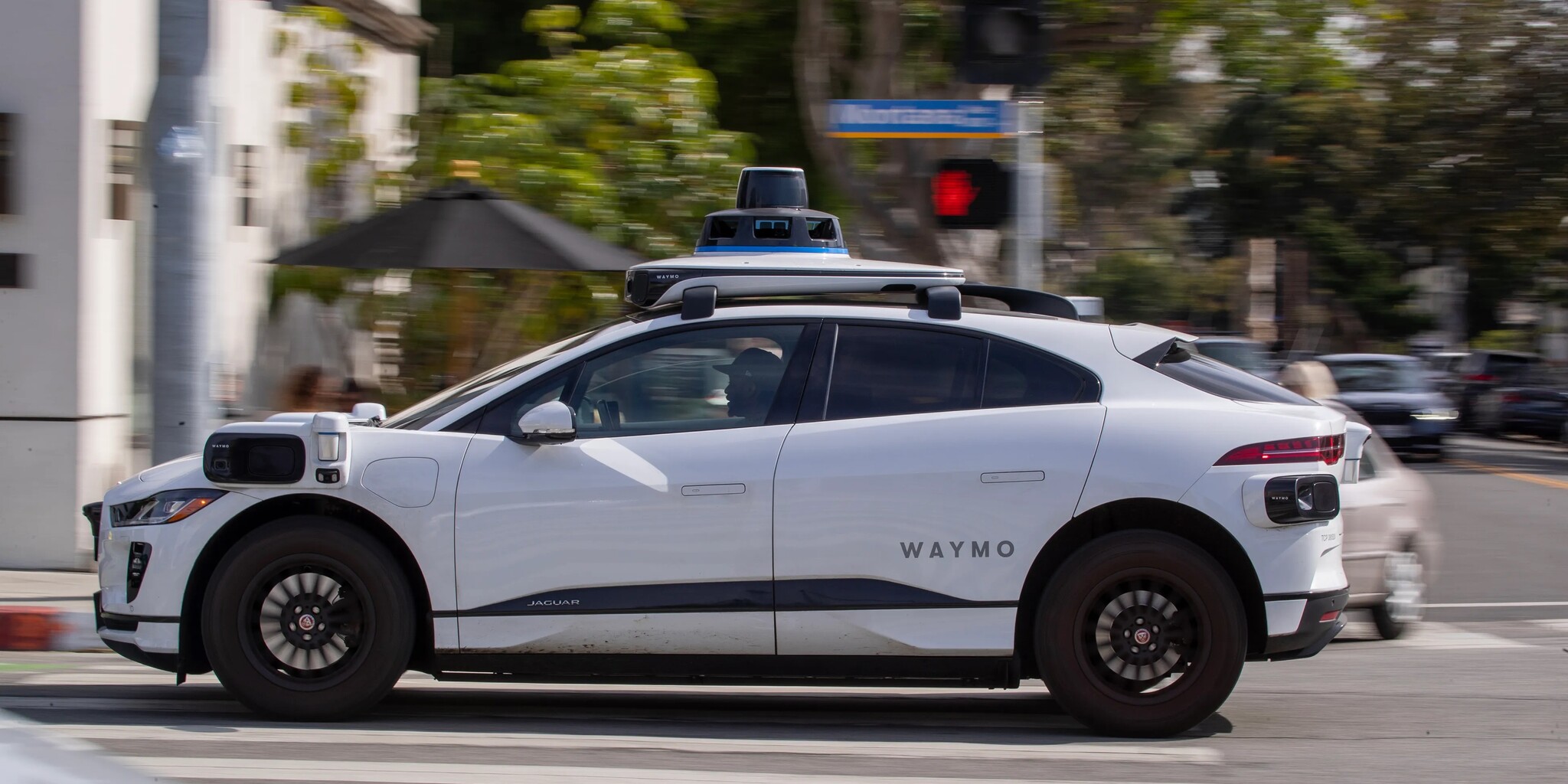 Újabb robottaxis balesetekre derült fény