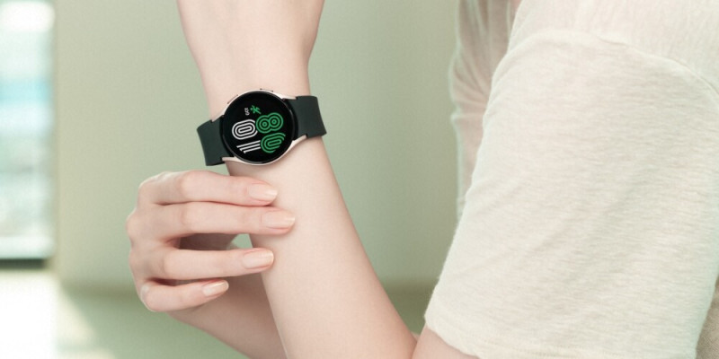 Termékoldal is van a Galaxy Watch FE-hez
