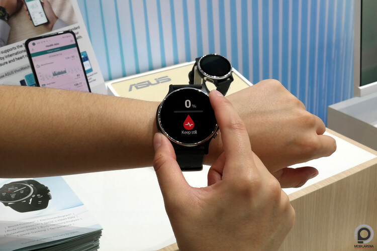 A bal oldalon van egy extra szenzor, ezt le kell takarni ujjal a mérésekhez