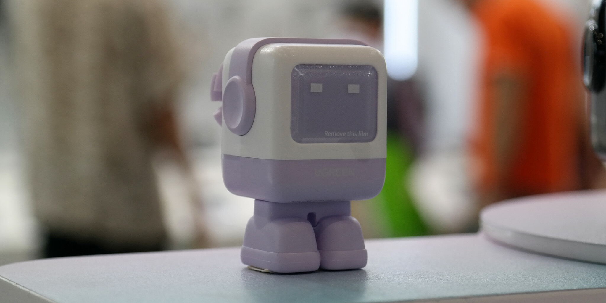 Computex 2024: Ez a mimikás robot valójában egy 65 wattos GaN gyorstöltő