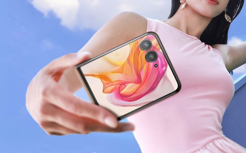 Vékonyabb keret és méretesebb külső panel a Razr 50 Ultrán