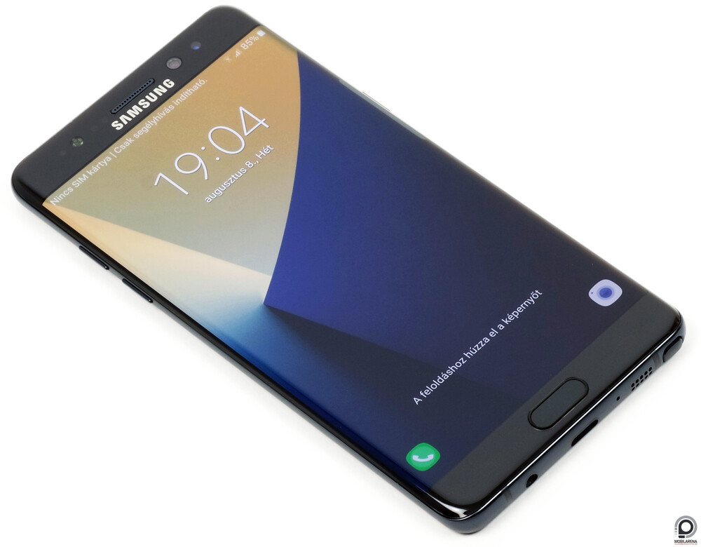 A Galaxy Note7 anno kellemesen lekerekített élekkel simult a tenyérbe