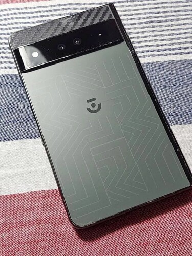 A hátlap a Pixel 6-ra hajazott