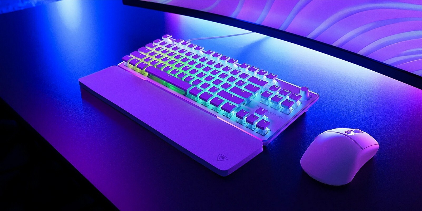 Itt a Turtle Beach analóg billentyűzetének fehérbe öltözött változata