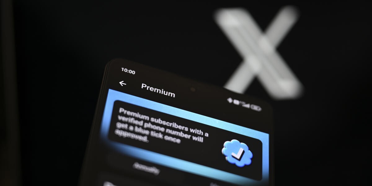 Megtéveszti a fogyasztókat Musk közösségi platformja, nagyon megbüntetheti az EU