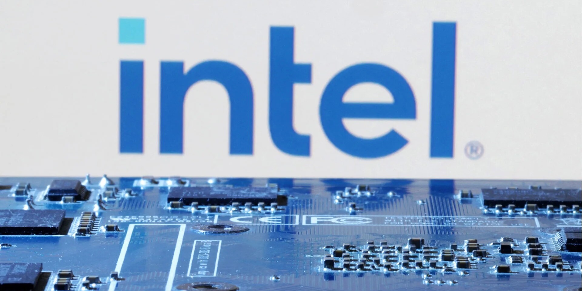 Egyre több pénzt keres a szoftverekből az Intel