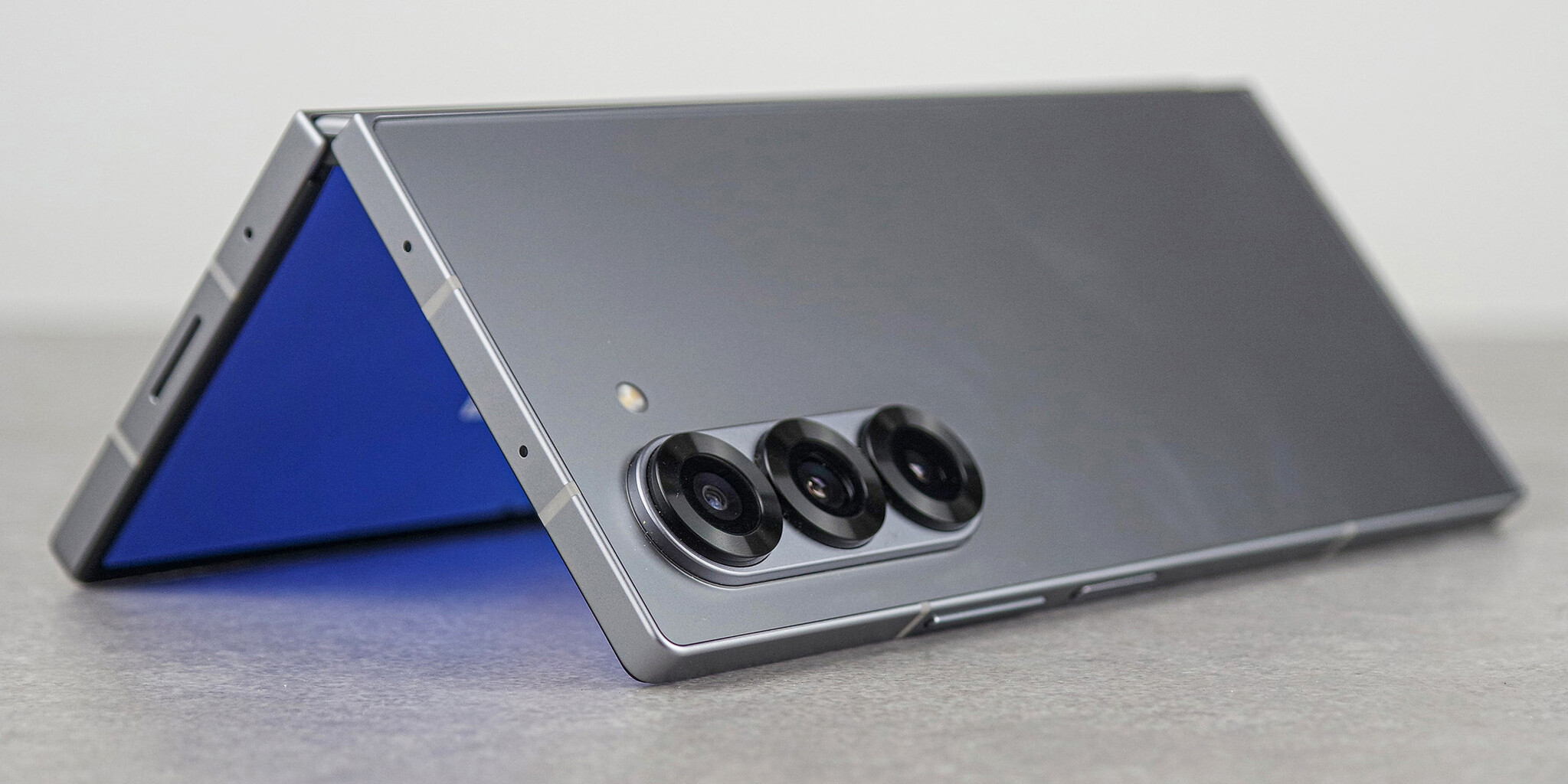 Samsung Galaxy Z Fold6 - ugyanaz, sarkosan fogalmazva