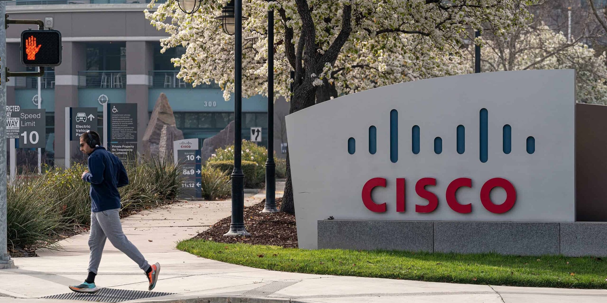 Megint több ezer embert küld el a Cisco