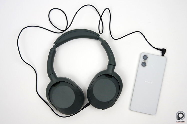 Az ULT WEAR kábellel egy Xperia 10 VI-ra kötve