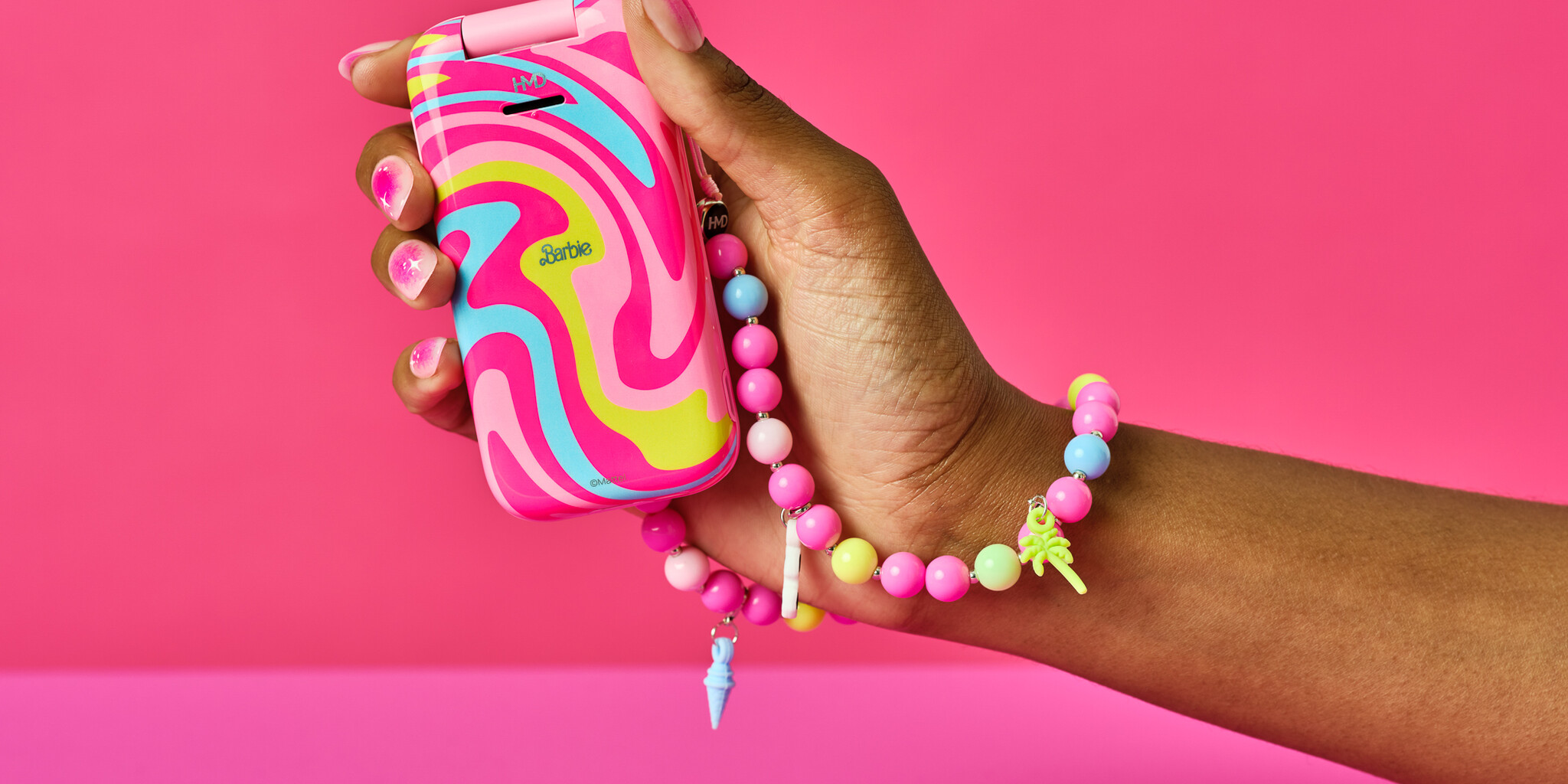 Megérkezett a HMD Barbie Phone, a "világ legpinkebb mobilja"