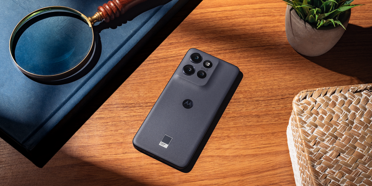 Befutott a Motorola S50 Neo nagytestvére