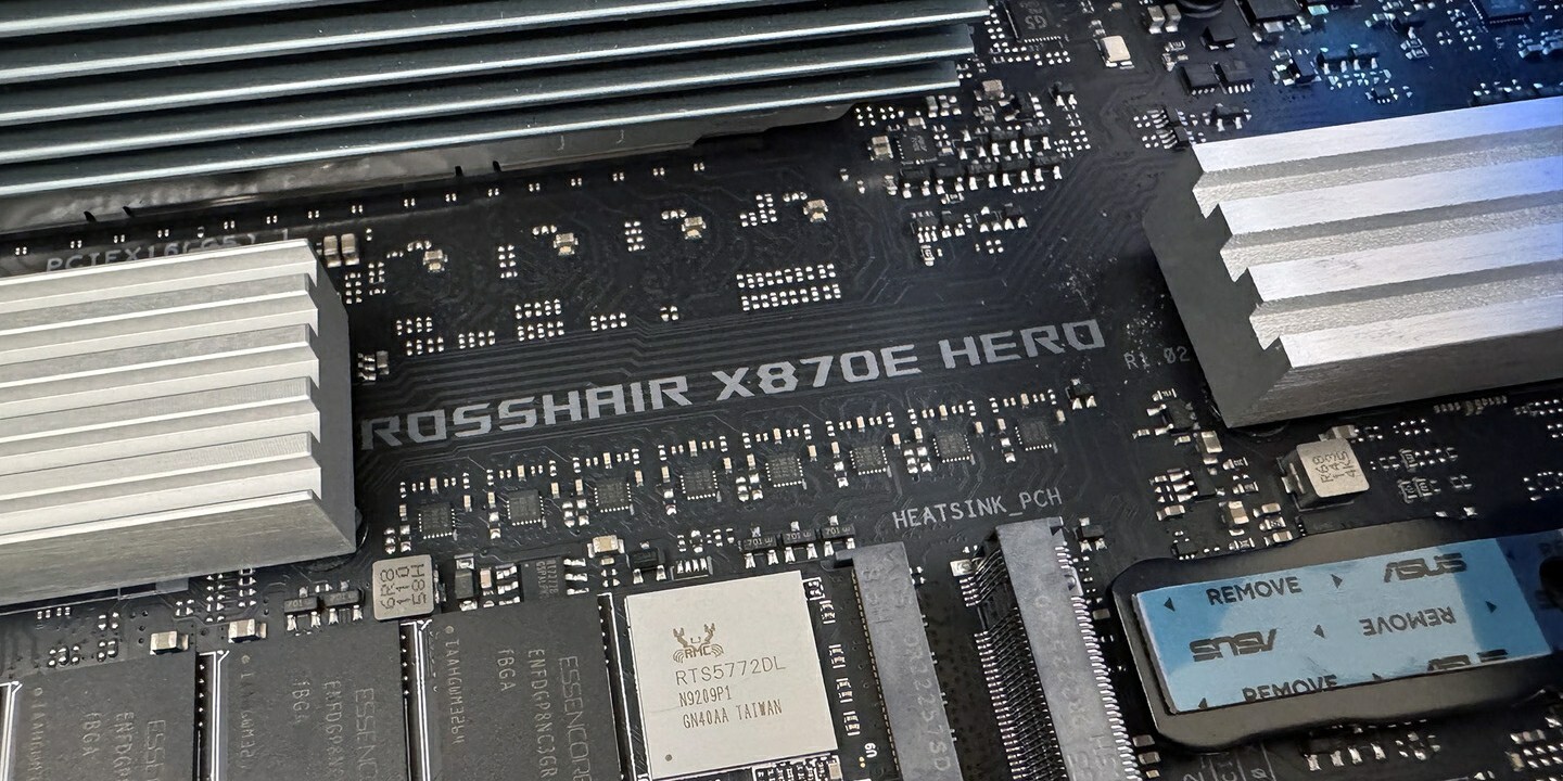 Már brillírozik az ASUS ROG Crosshair X870E Hero alaplapja