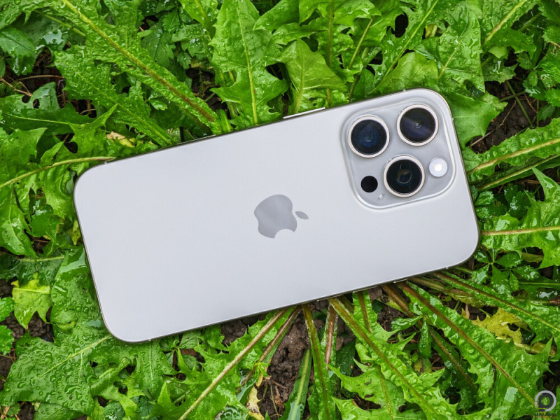 Az iPhone bár nem apró, egész kezes csúcsmodell fejlett kameraszettel