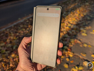 A betekintési szögek elég szűkösek sajnos, a matt felület pedig erősen veri vissza a fényt