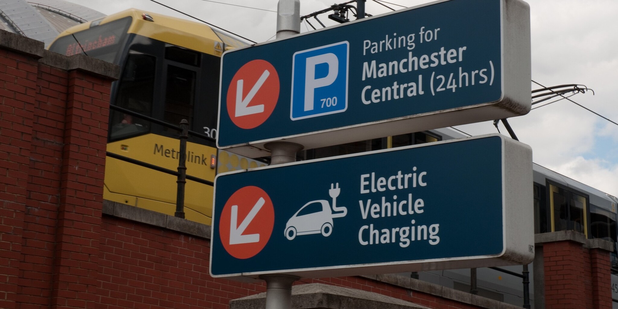 Nem száguld az EV-ipar, a gyárakat és állásokat féltik a britek