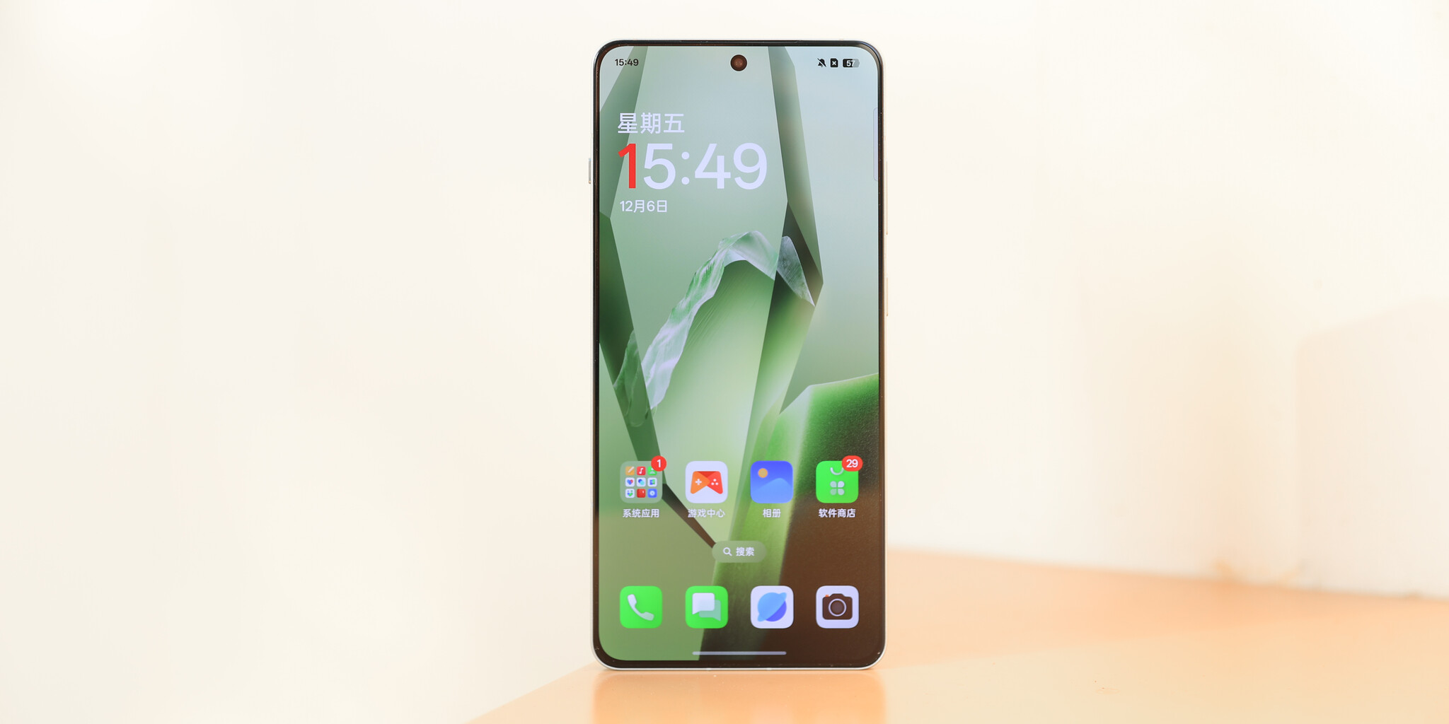 Fotókon büszkélkedik a OnePlus az Ace 5 előlapjával