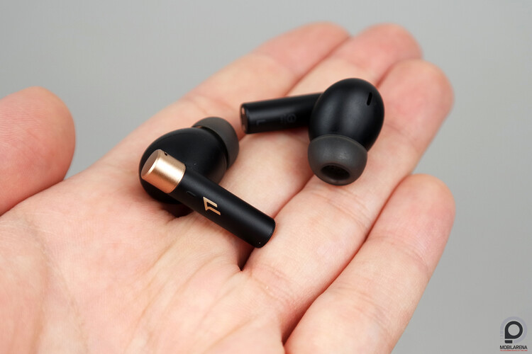 PistonBuds Pro Q30 a kezemben