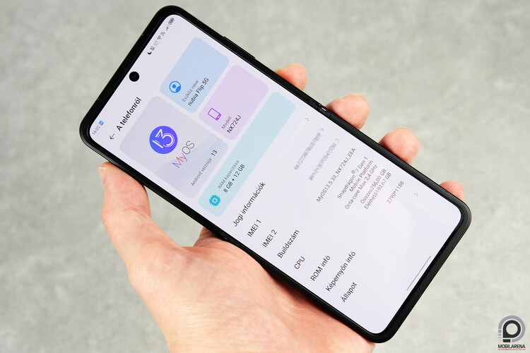 Nubia Flip 5G a kezemben