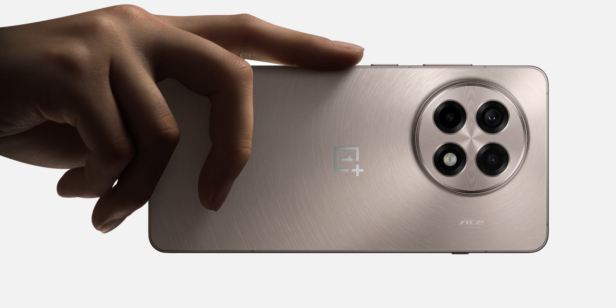Óriásteleppel futottak be a OnePlus ászai