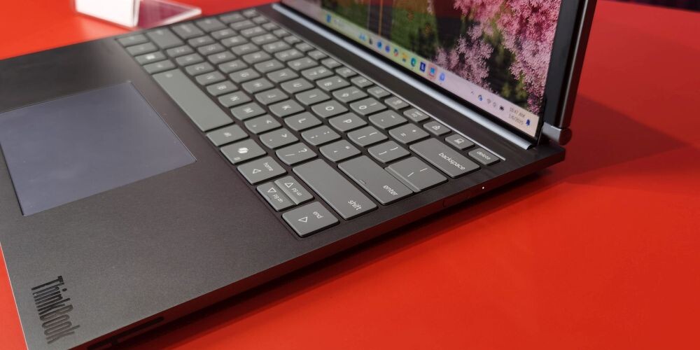 CES 2025: feltekeri kijelzőjét a Lenovo ThinkBookja