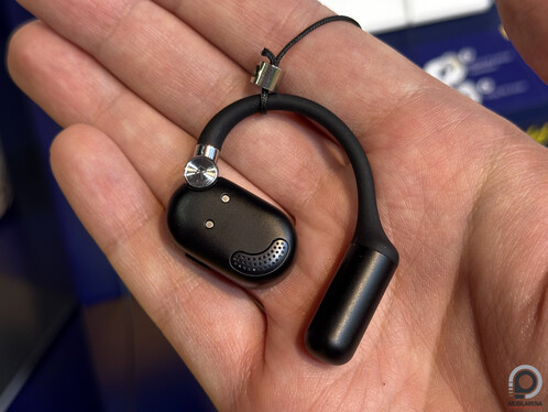 Fekete színben az OpenRock X