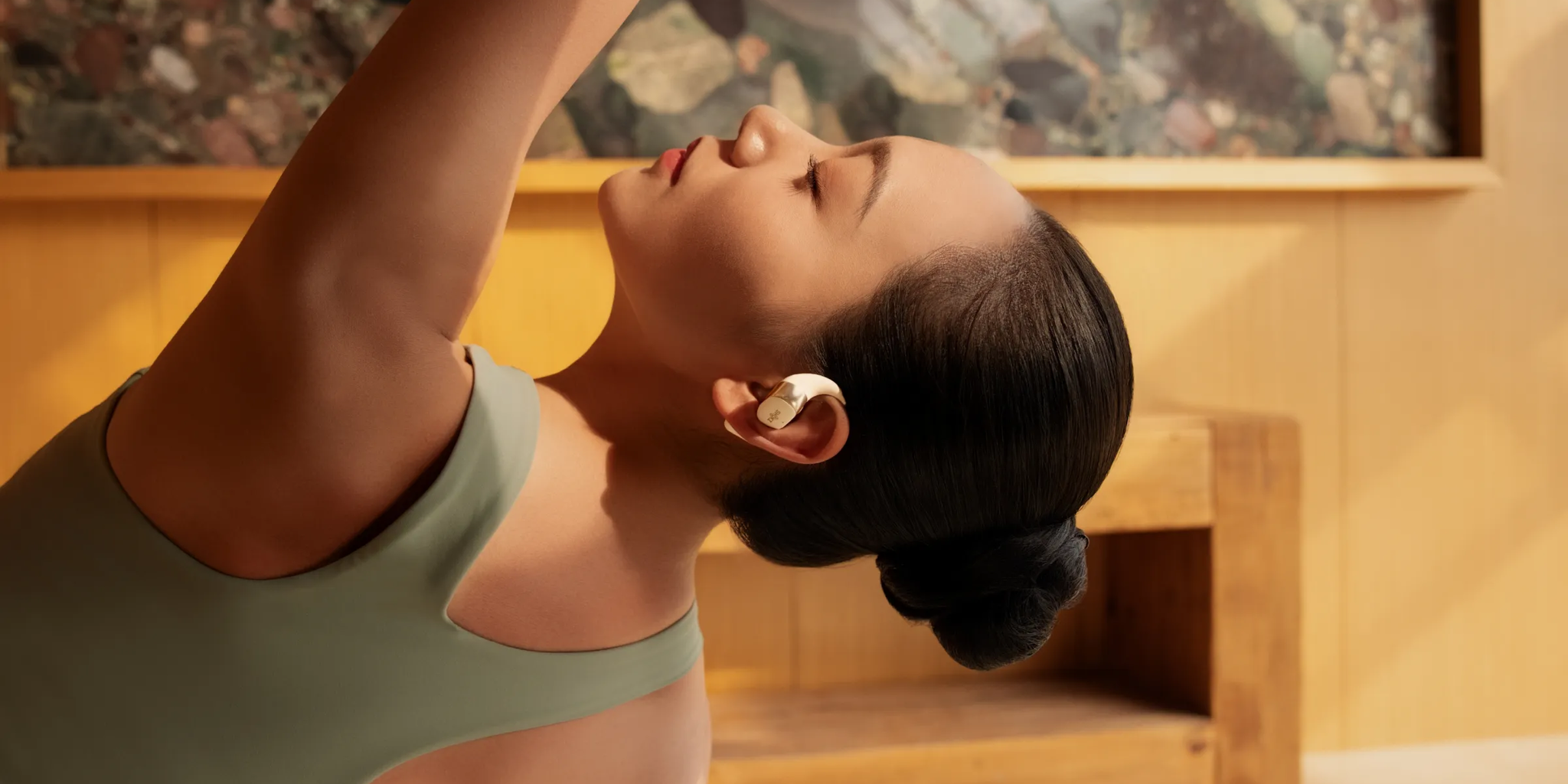 CES 2025: Debütált a Shokz új nyitott fülhallgatója, az OpenFit 2