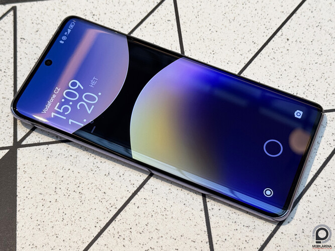 Már a sima Pro is ívelt kijelzőt kapott, nem csak a Pro Plus. A képen a Redmi Note 14 Pro 5G látható