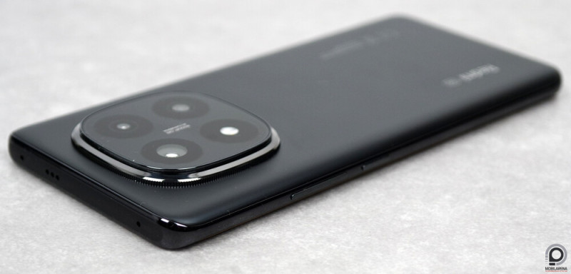 Ez a Note 14 Pro+ 5G, a kamerákat fedő egységes védőüveg segít megkülönböztetni a másik két Pro modelltől